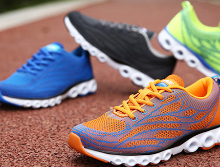 المنسوجات والملابس والأحذية